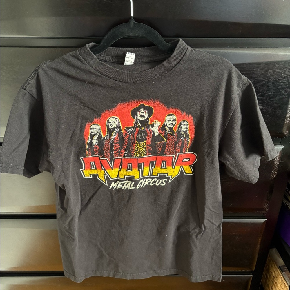 NEW LISTING ✨ Avatar TOUR T-Shirt